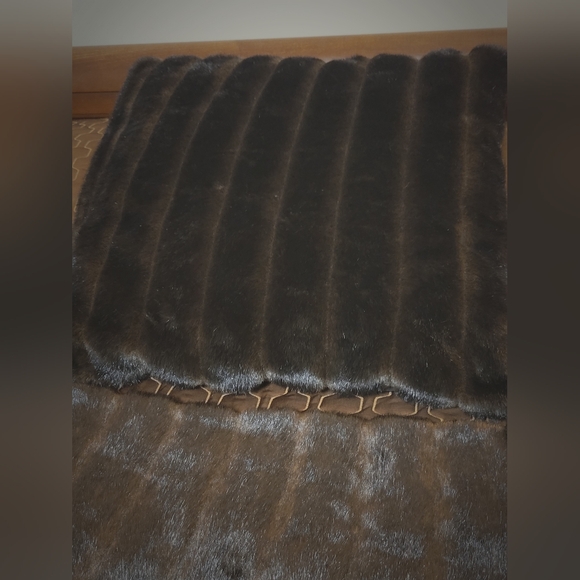 Donna Salyers Fabulous Fur Brown Throw - Picture 7 of 11